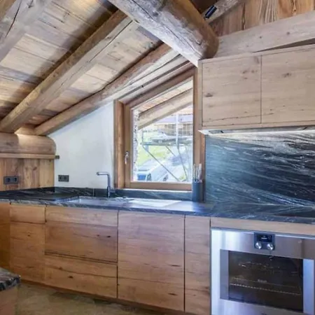Designed Chalet With Ski-in Ski-out Access Villa *
