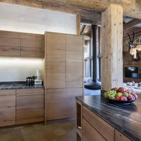 Villa Designed Chalet With Ski-in Ski-out Access *