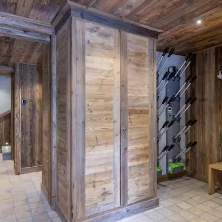 Villa Designed Chalet With Ski-in Ski-out Access Val-dʼIsère