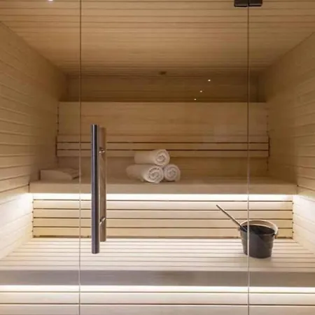 Designed Chalet With Ski-in Ski-out Access * Val-dʼIsère