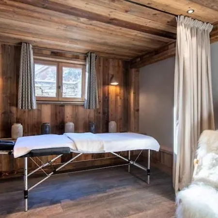 Villa Designed Chalet With Ski-in Ski-out Access